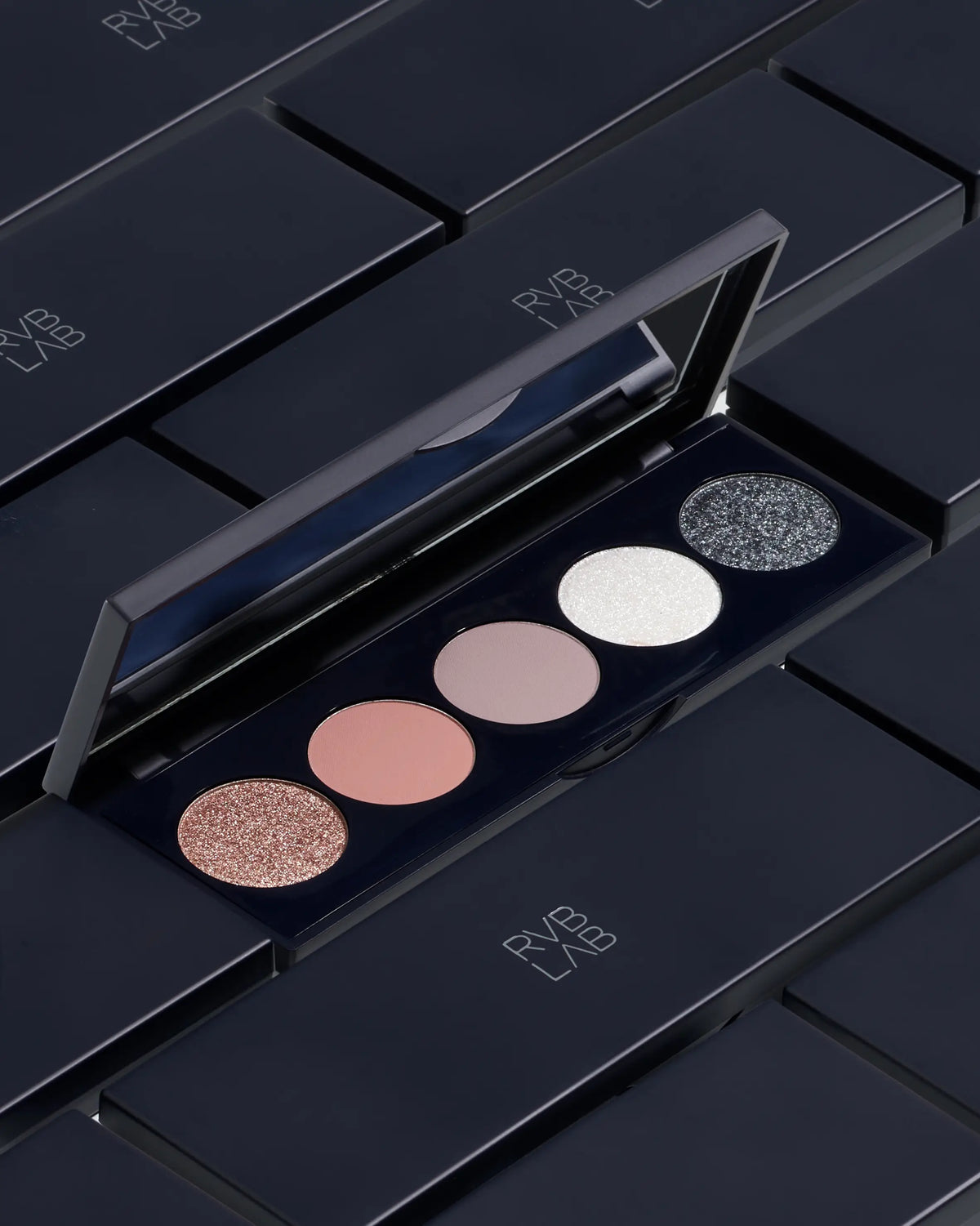 LUNAR ECLIPSE Eyeshadow Palette #116 Fall Winter 2026 RVB
