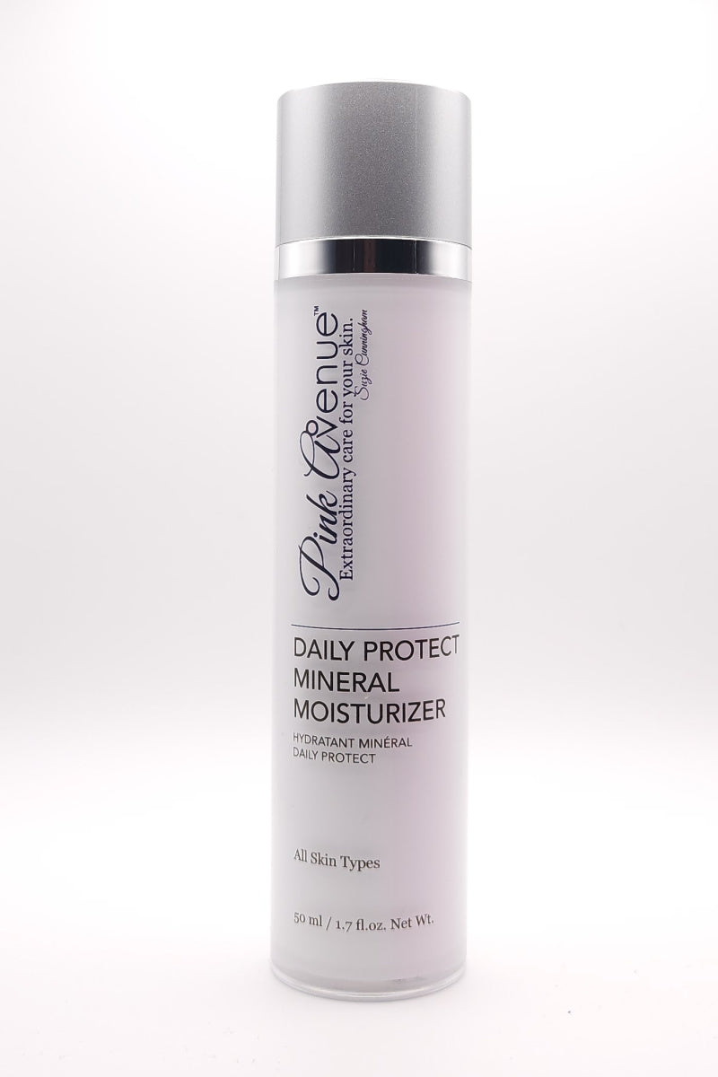 Pink Avenue Daily Protect Mineral Moisturizer – kanadyjski produkt do pielęgnacji skóry wyprodukowany w Toronto z nie-nano filtrami mineralnymi, takimi jak dwutlenek tytanu i tlenki żelaza, wzbogacony masłem shea, olejem z awokado i olejem z nasion słonecznika, aby codziennie nawilżać i chronić skórę. Nadaje się do każdego rodzaju skóry.